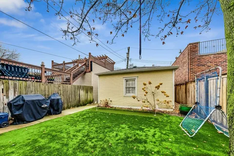 $1,400,000 | 1909 West Oakdale Avenue, Chicago, IL 60657