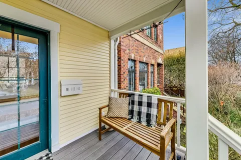 $1,400,000 | 1909 West Oakdale Avenue, Chicago, IL 60657