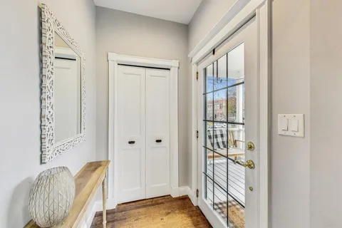 $1,400,000 | 1909 West Oakdale Avenue, Chicago, IL 60657