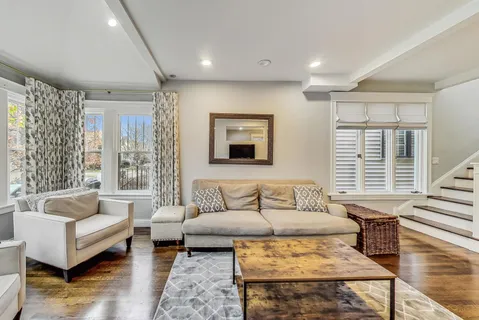 $1,400,000 | 1909 West Oakdale Avenue, Chicago, IL 60657