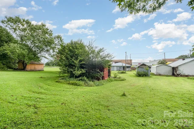 $170,000 | 3948 Main Ave Drive Northwest, Hickory, NC 28601