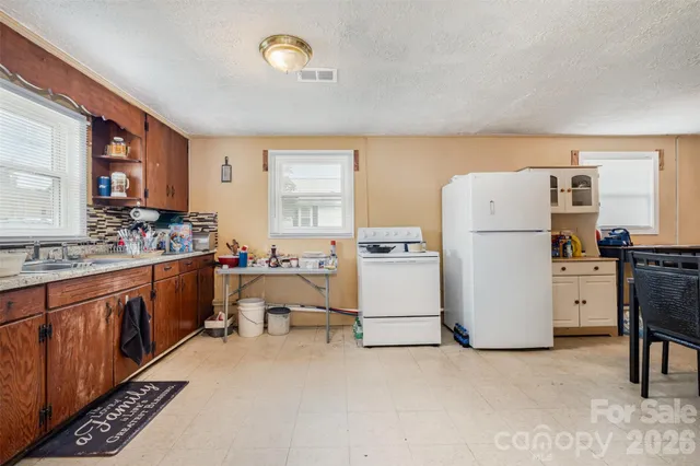 $170,000 | 3948 Main Ave Drive Northwest, Hickory, NC 28601