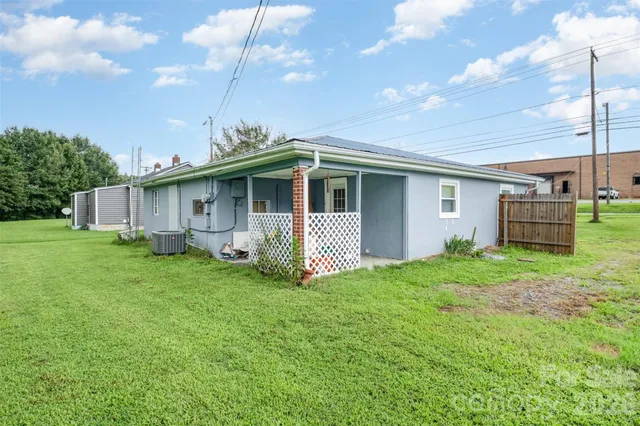$170,000 | 3948 Main Ave Drive Northwest, Hickory, NC 28601