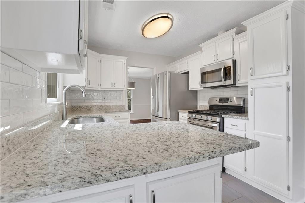 4655 Hampton Square Drive Alpharetta, GA 30022 - Photo 8 of 40