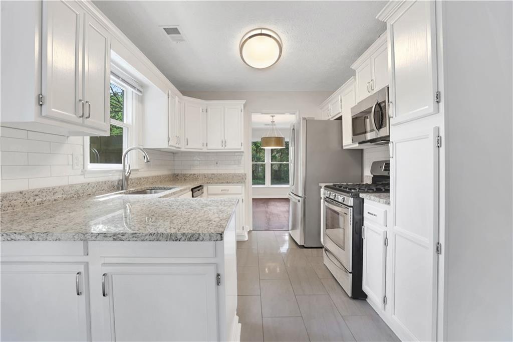 4655 Hampton Square Drive Alpharetta, GA 30022 - Photo 9 of 40