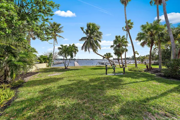 $17,500 | 122 South Lake Drive, Lantana, FL 33462