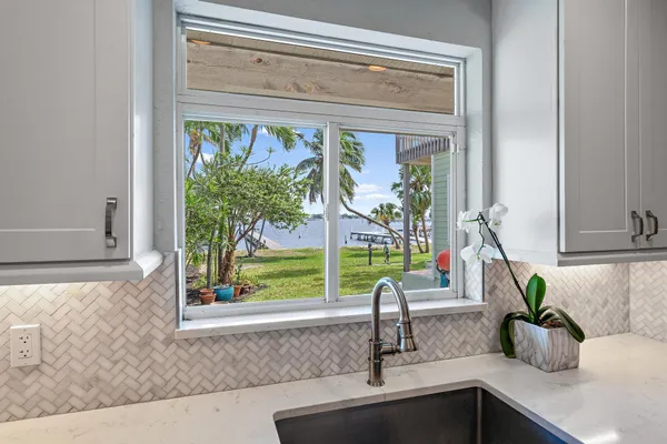 $17,500 | 122 South Lake Drive, Lantana, FL 33462