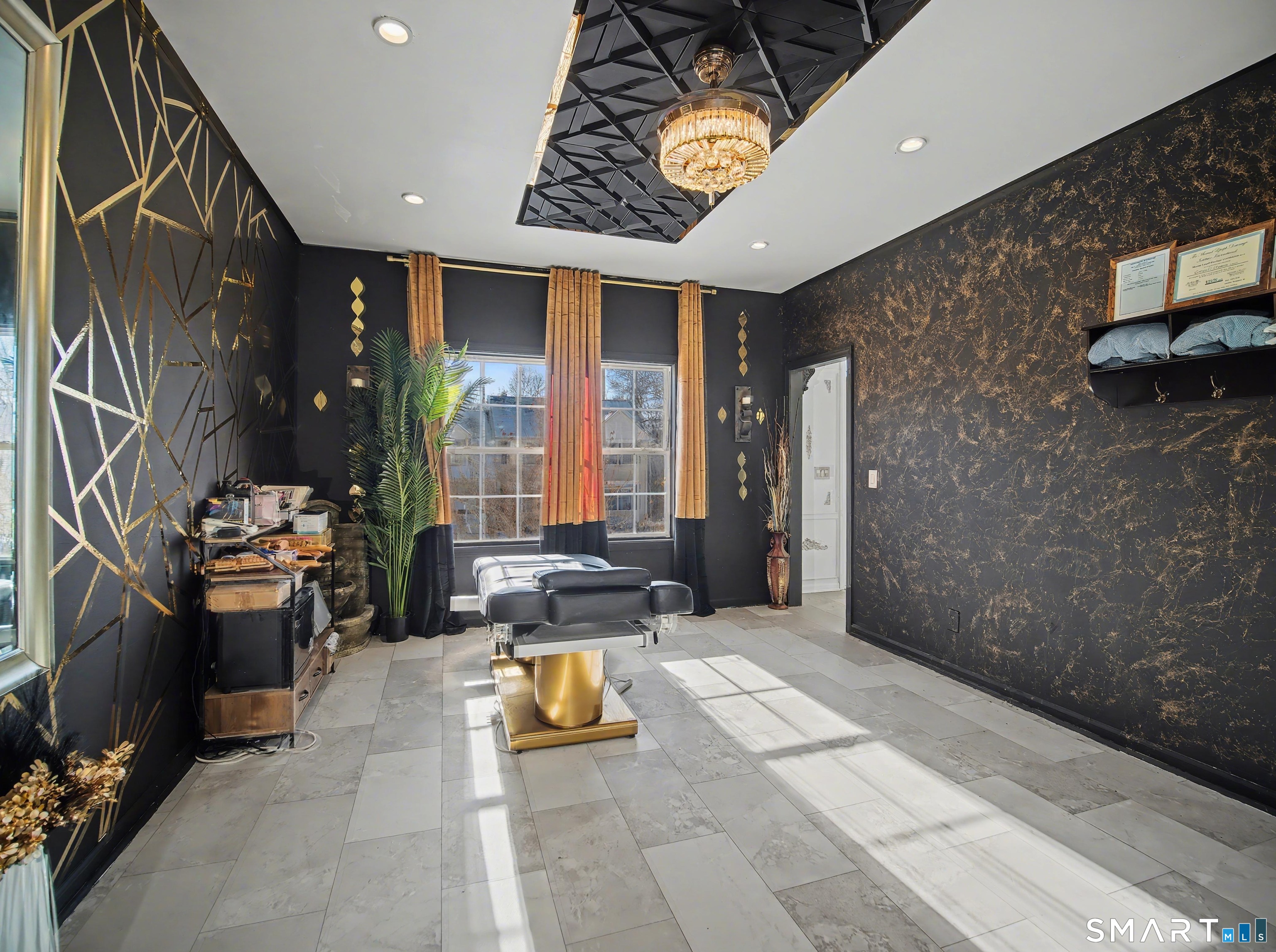 207 Ridgefield Avenue Waterbury, CT 06705 - Photo 16 of 37