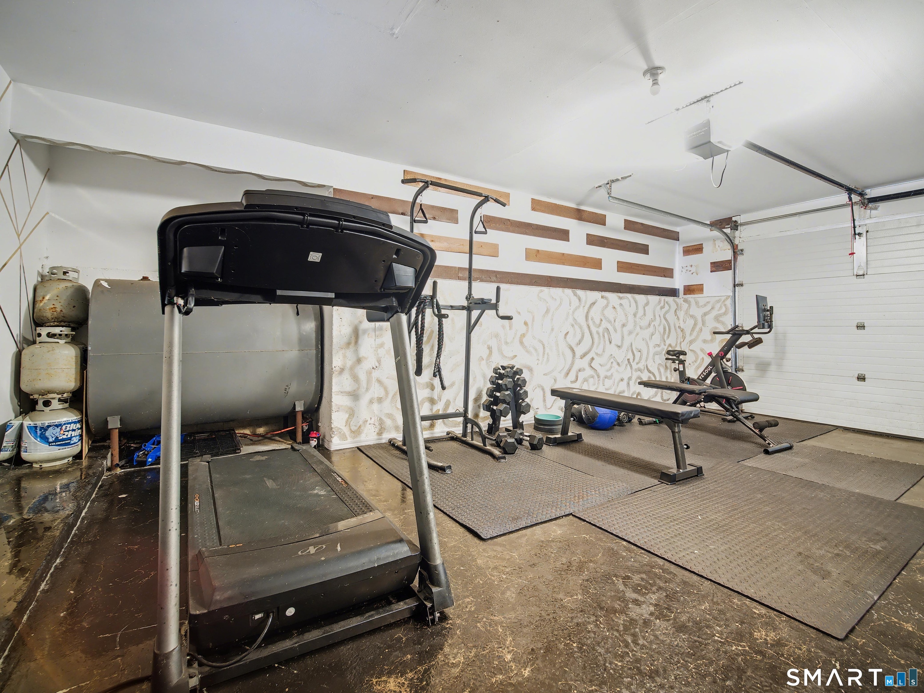 207 Ridgefield Avenue Waterbury, CT 06705 - Photo 19 of 37