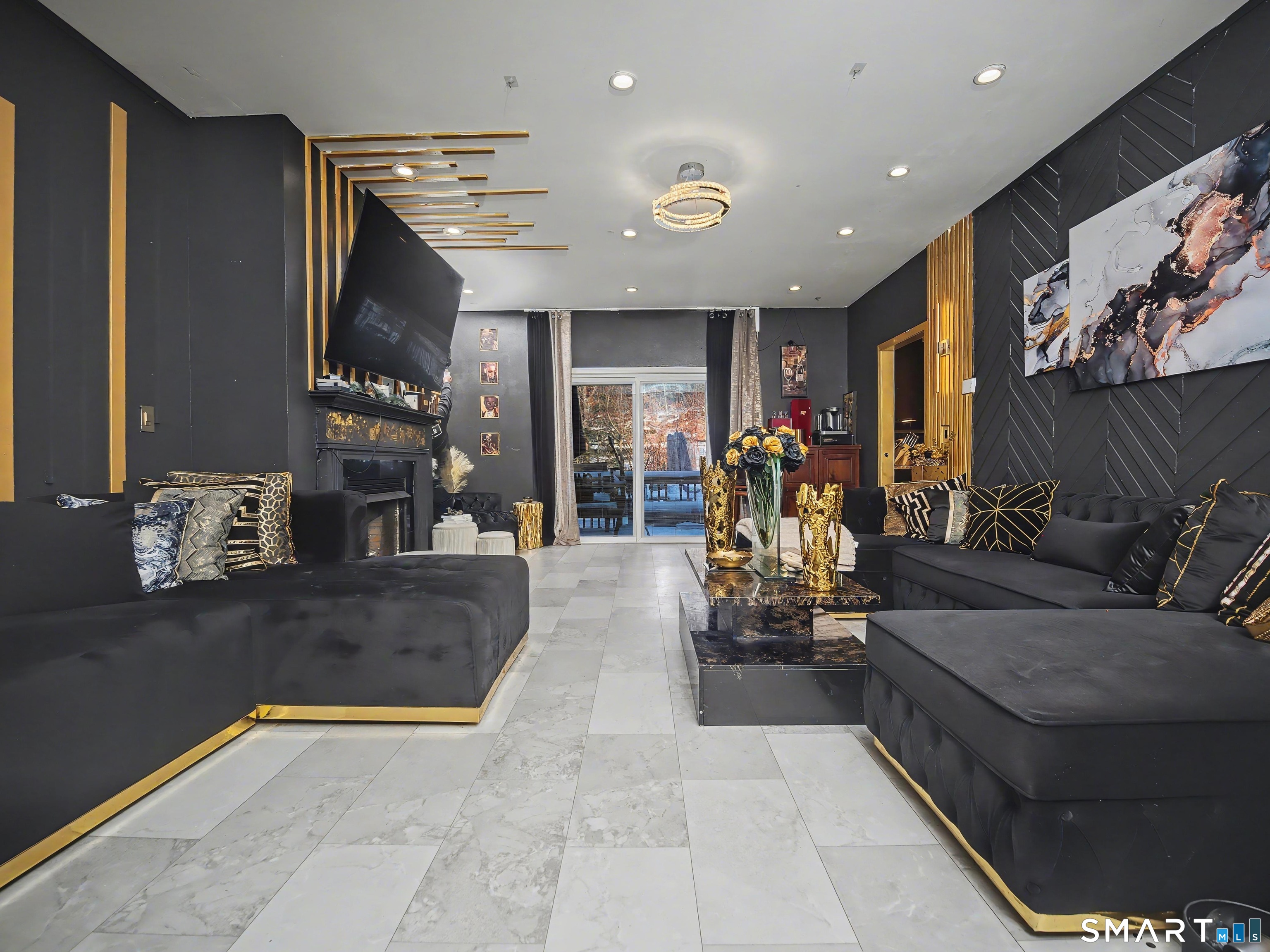 207 Ridgefield Avenue Waterbury, CT 06705 - Photo 20 of 37