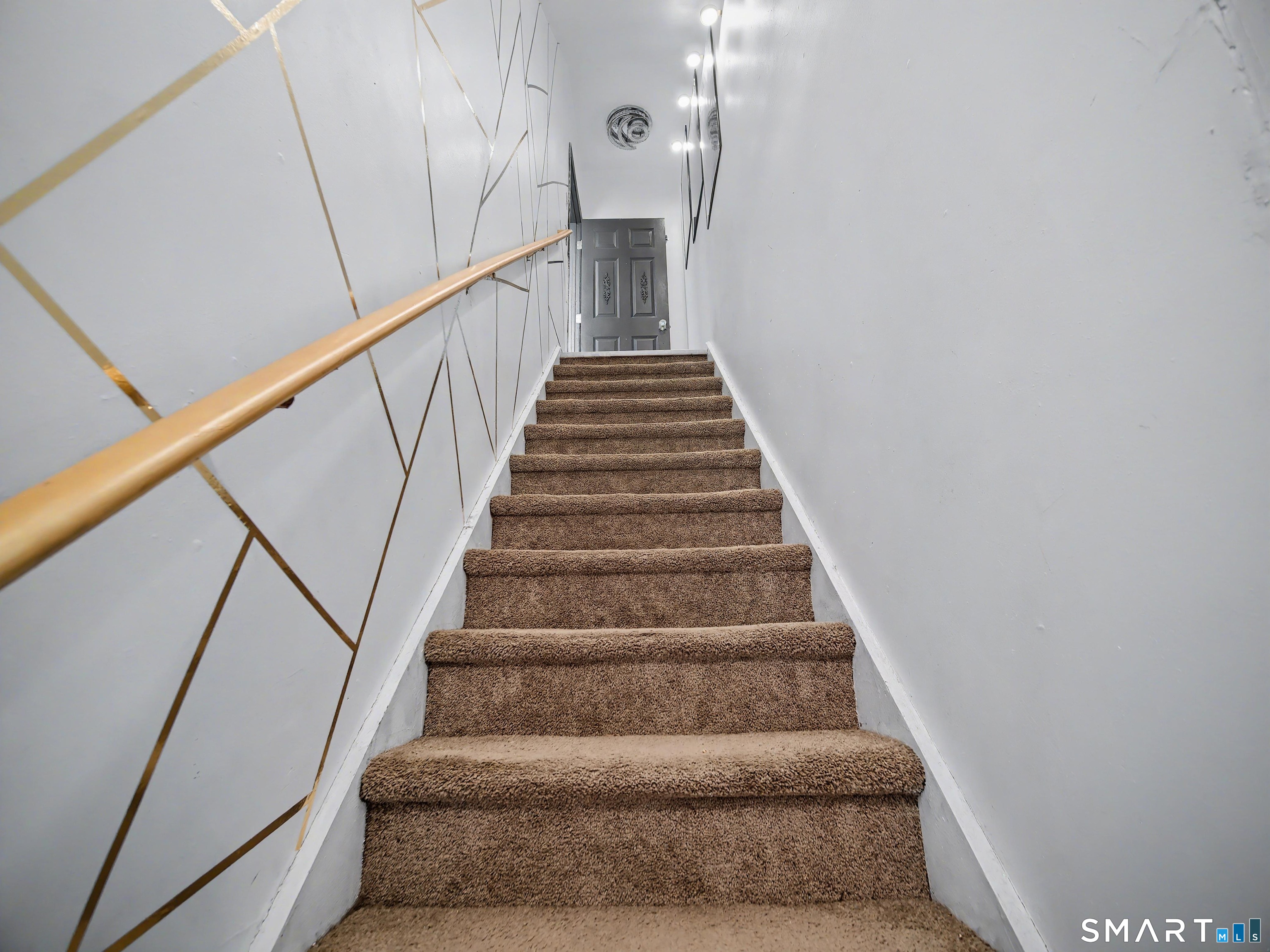 207 Ridgefield Avenue Waterbury, CT 06705 - Photo 27 of 37