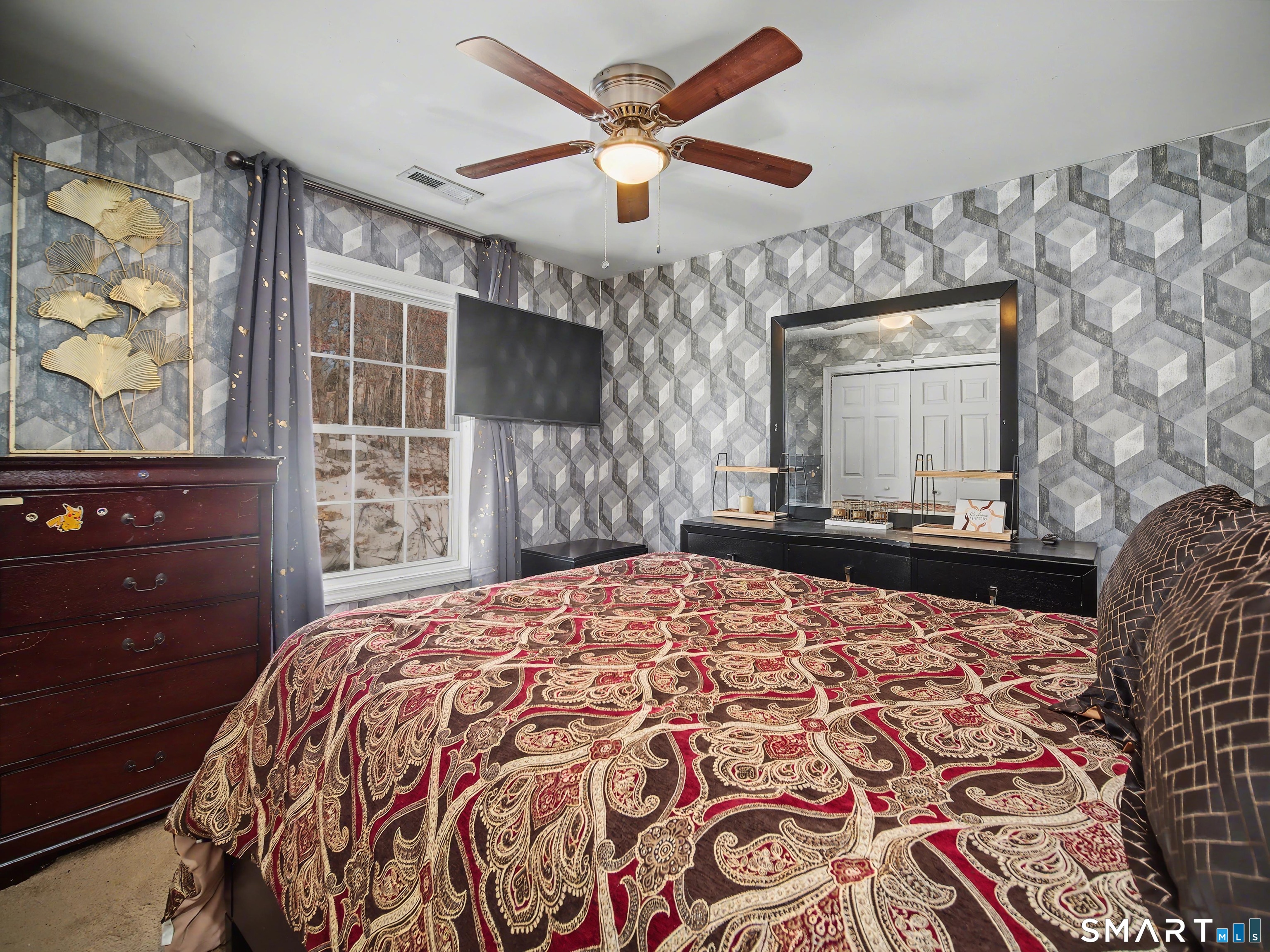 207 Ridgefield Avenue Waterbury, CT 06705 - Photo 7 of 37