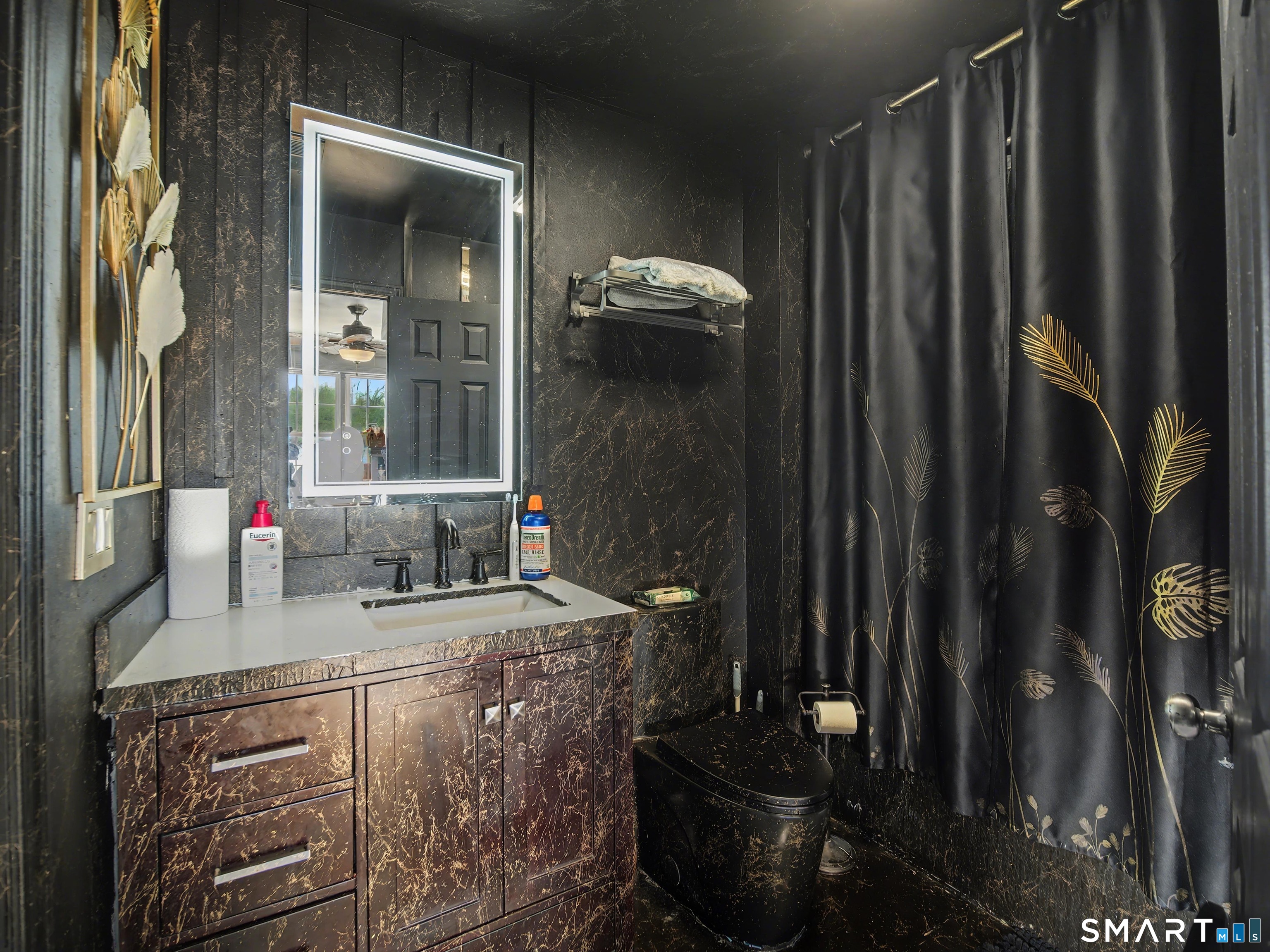 207 Ridgefield Avenue Waterbury, CT 06705 - Photo 10 of 37