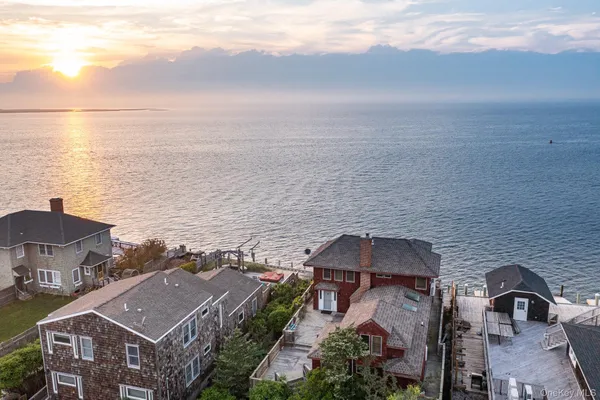 $2,999,000 | 165 Bay Walk, Ocean Beach, NY 11770