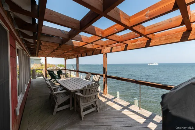 $2,999,000 | 165 Bay Walk, Ocean Beach, NY 11770