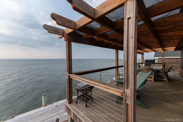 $2,999,000 | 165 Bay Walk, Ocean Beach, NY 11770