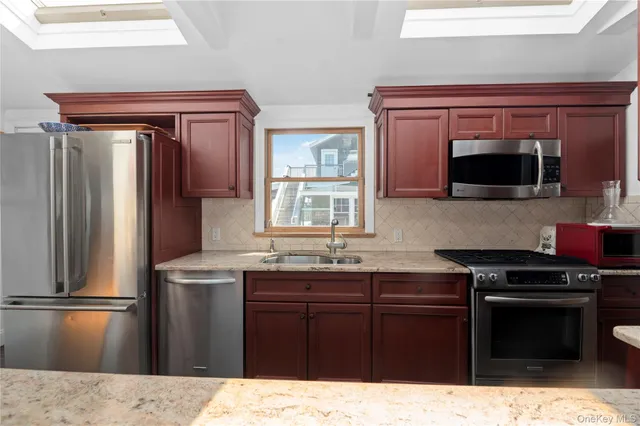 $2,999,000 | 165 Bay Walk, Ocean Beach, NY 11770