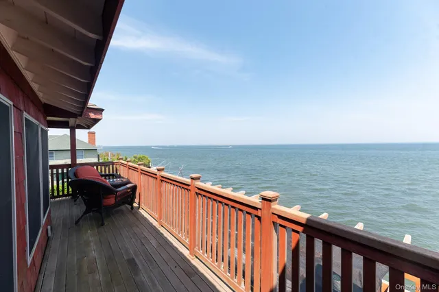 $2,999,000 | 165 Bay Walk, Ocean Beach, NY 11770