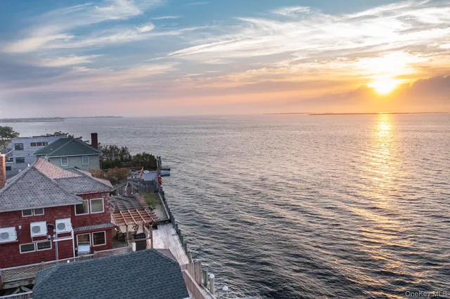 $2,999,000 | 165 Bay Walk, Ocean Beach, NY 11770