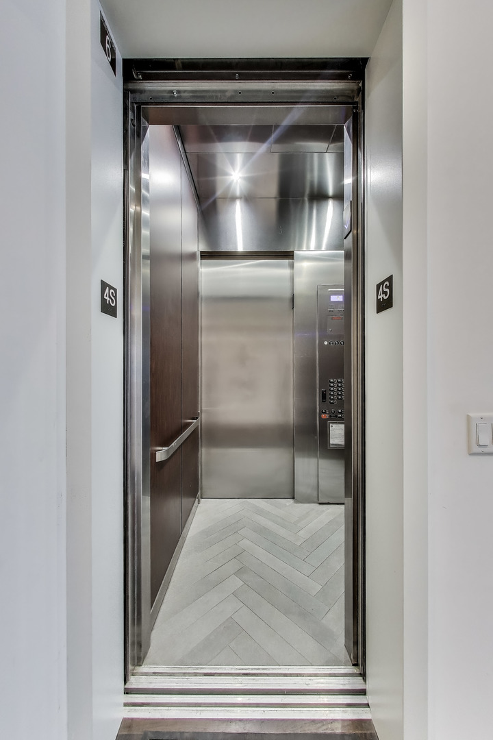 36 North Carpenter Street, Unit 4S Chicago, IL 60607 - Photo 7 of 32 a bathroom with a glass shower door
