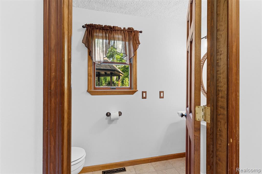 6699 Lansing Road Durand, MI 48429 - Photo 24 of 53