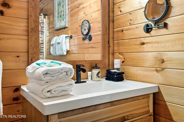 $549,000 | 1915 Leatherwood Lane, Sevierville, TN 37862