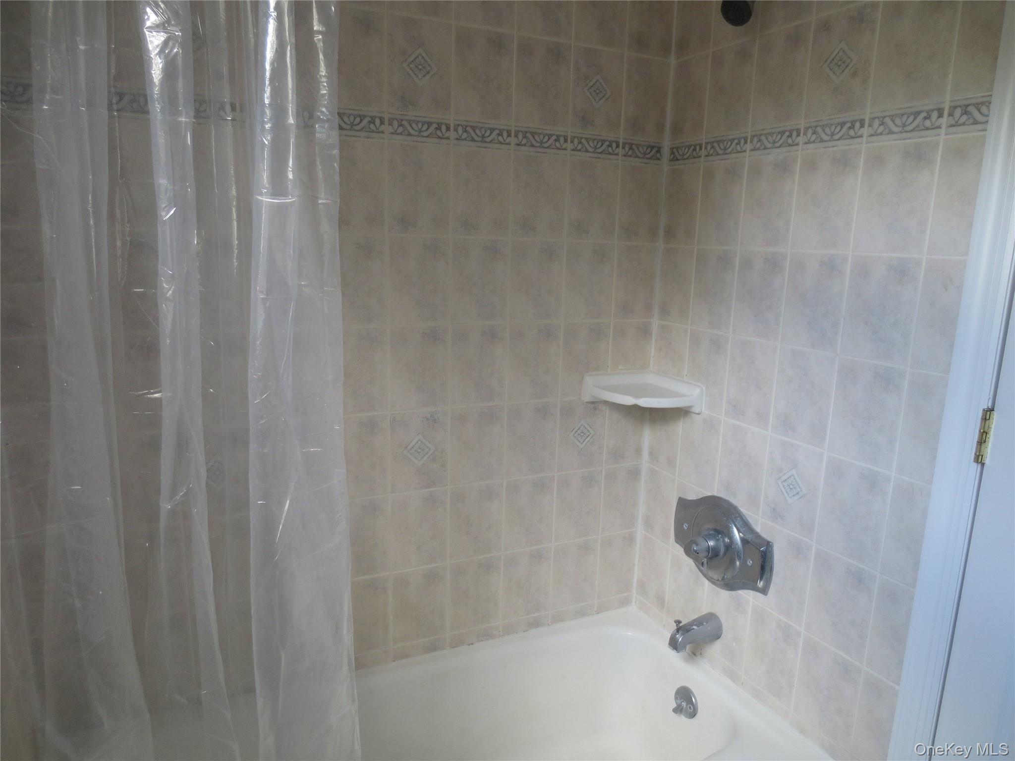 4 Oxford Court, Unit 8007 Suffern, NY 10901 - Photo 11 of 13 Full bathroom with shower / bath combination with curtain