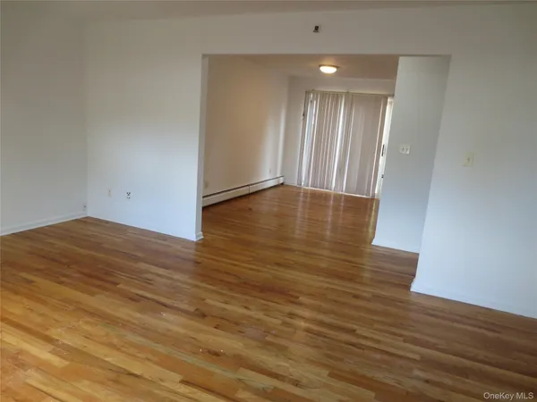 $1,995 | 4 Oxford Court, Unit 8007, Suffern, NY 10901