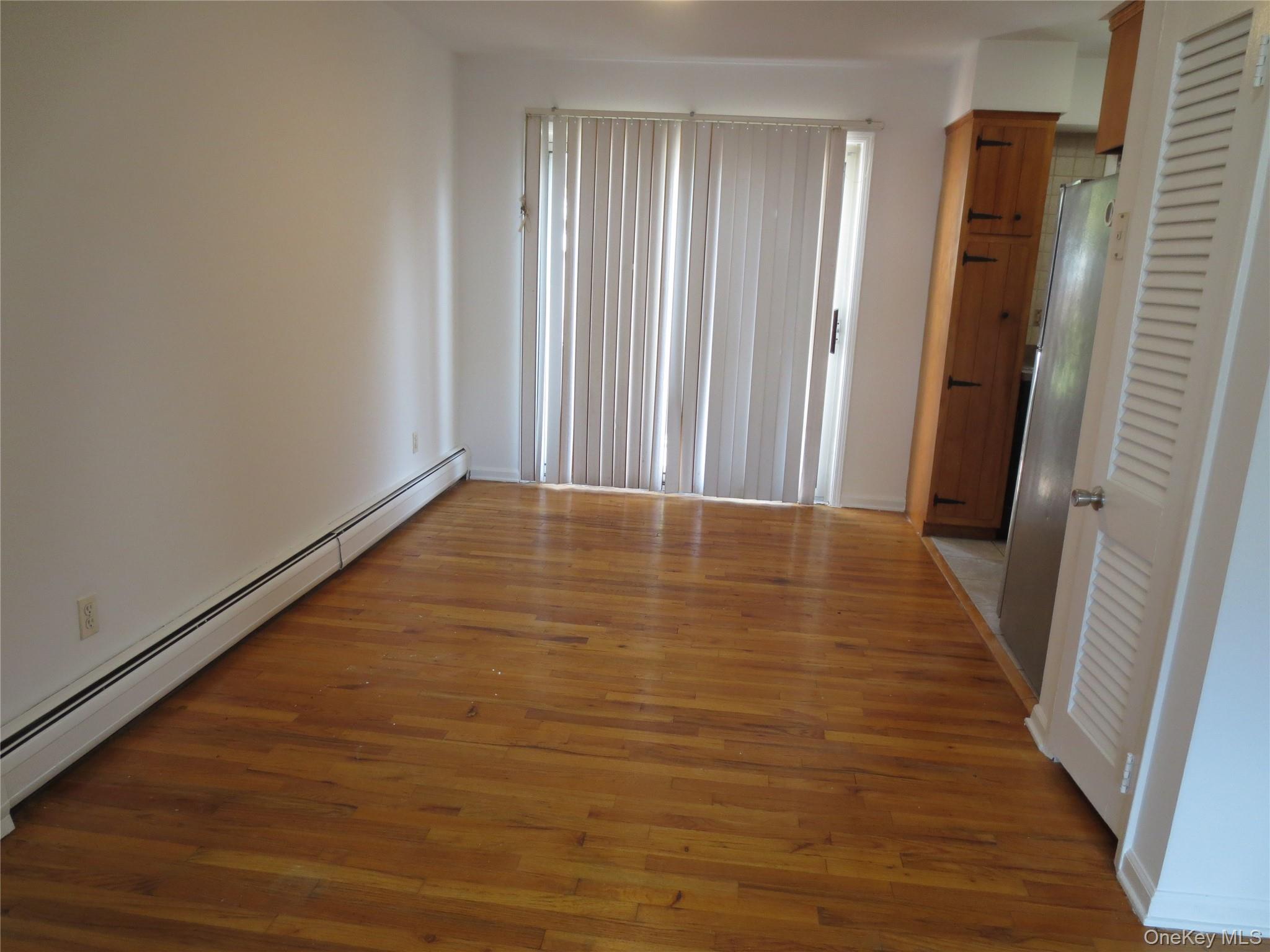 4 Oxford Court, Unit 8007 Suffern, NY 10901 - Photo 4 of 13 Dining area off kitchen
