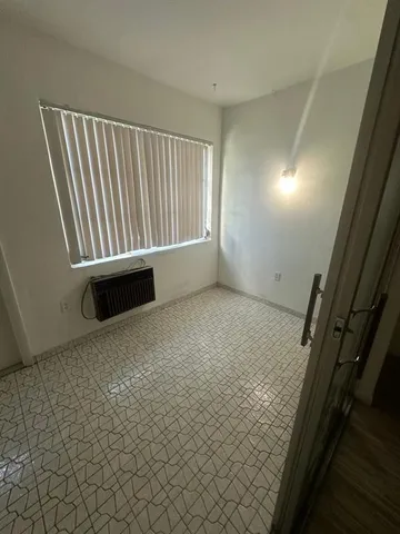 a view of empty room with window