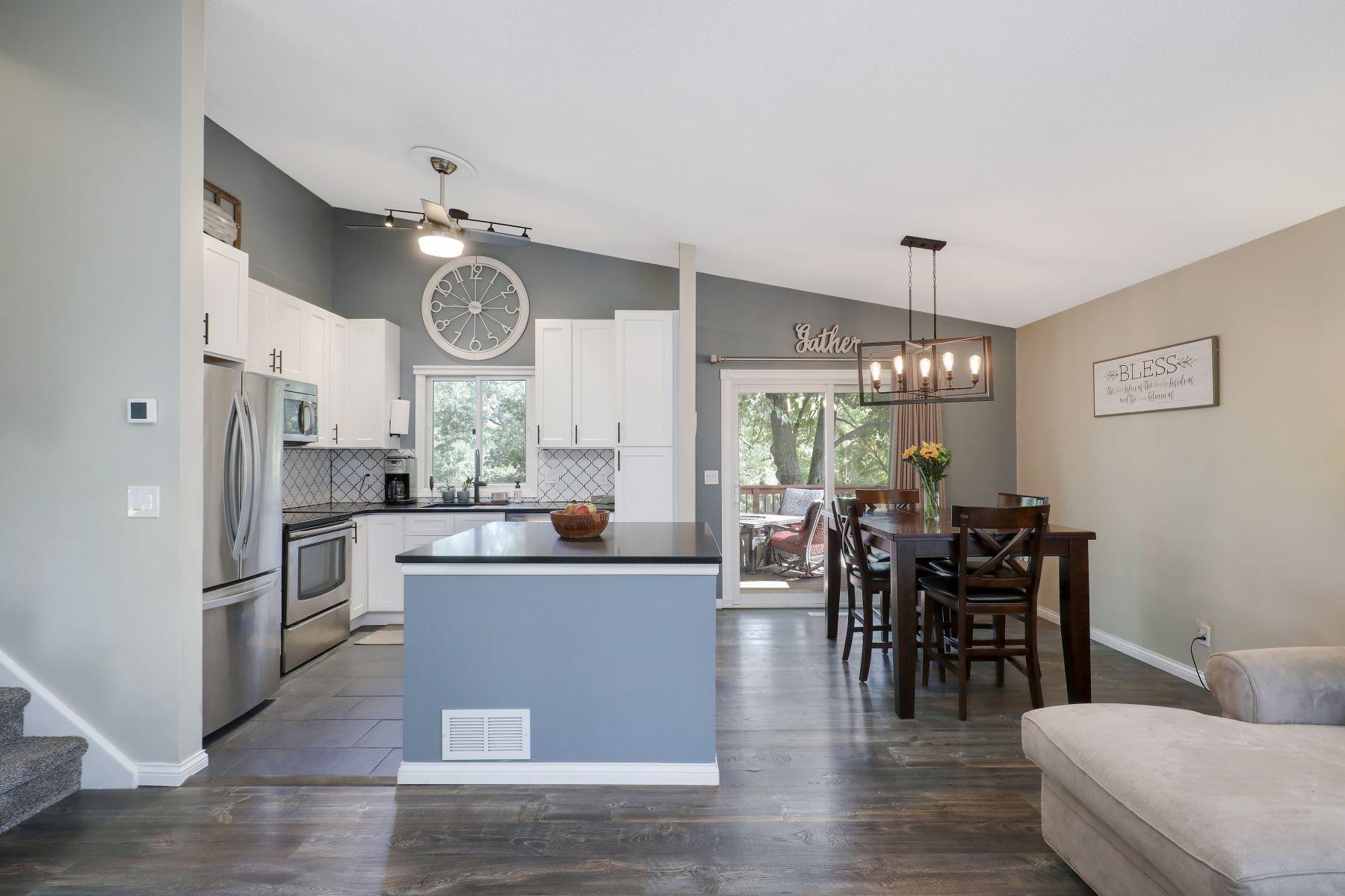 10629 Johnson Road Bloomington, MN 55437 - Photo 2 of 28 Gallery Image 2