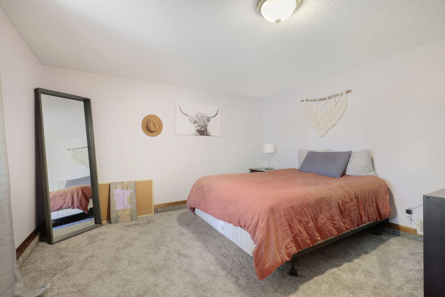 10629 Johnson Road Bloomington, MN 55437 - Photo 19 of 28 Gallery Image 19