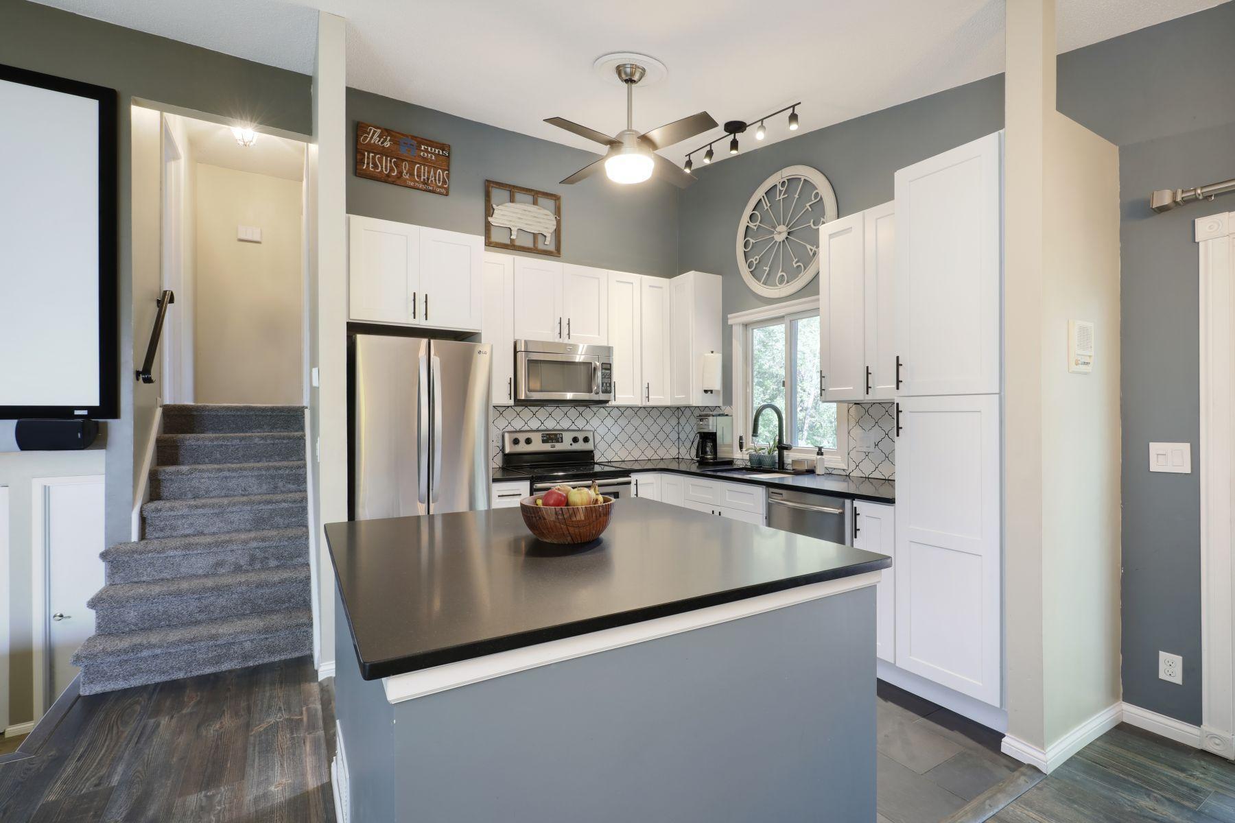 10629 Johnson Road Bloomington, MN 55437 - Photo 4 of 28 Gallery Image 4