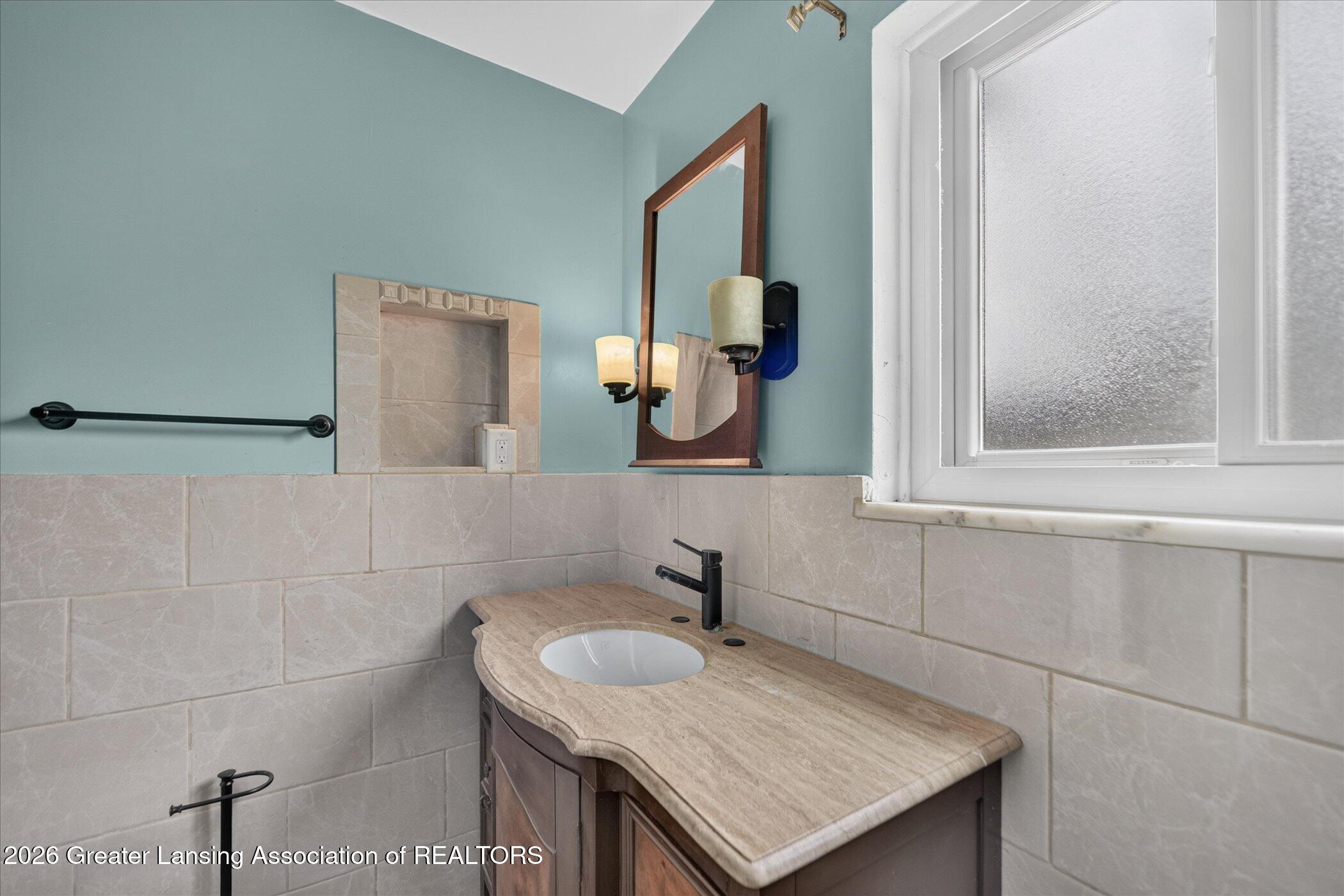 2915 North Cambridge Road Lansing, MI 48911 - Photo 25 of 36 22