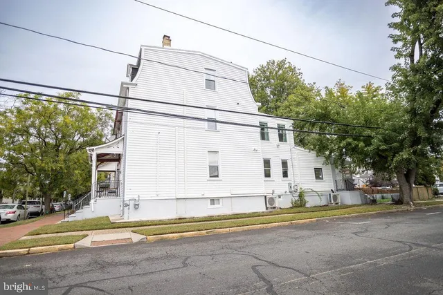 $315,000 | 475 Locust Avenue, Burlington, NJ 08016