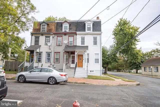 $315,000 | 475 Locust Avenue, Burlington, NJ 08016