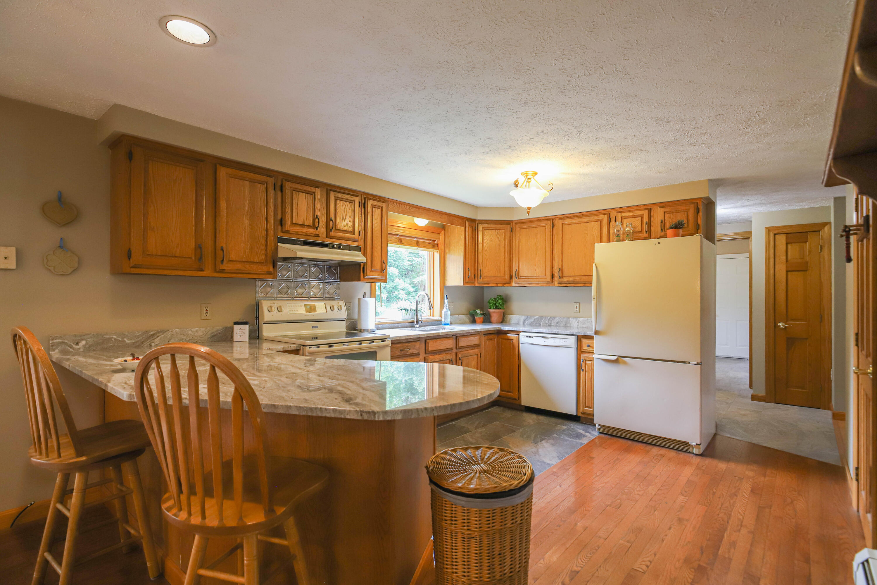 52 Oak Ridge Drive Standish, ME 04084 - Photo 4 of 32 52 Oak Ridge Dr Standish - 16