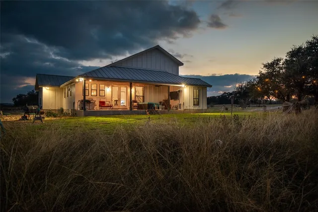 $814,000 | 164 Lake On Flat Creek Drive West, Johnson City, TX 78636