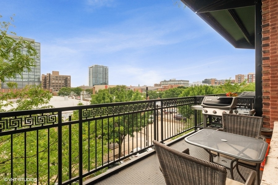 1040 West Adams Street, Unit 336 Chicago, IL 60607 - Photo 15 of 23 a view of a balcony with two chairs and a table