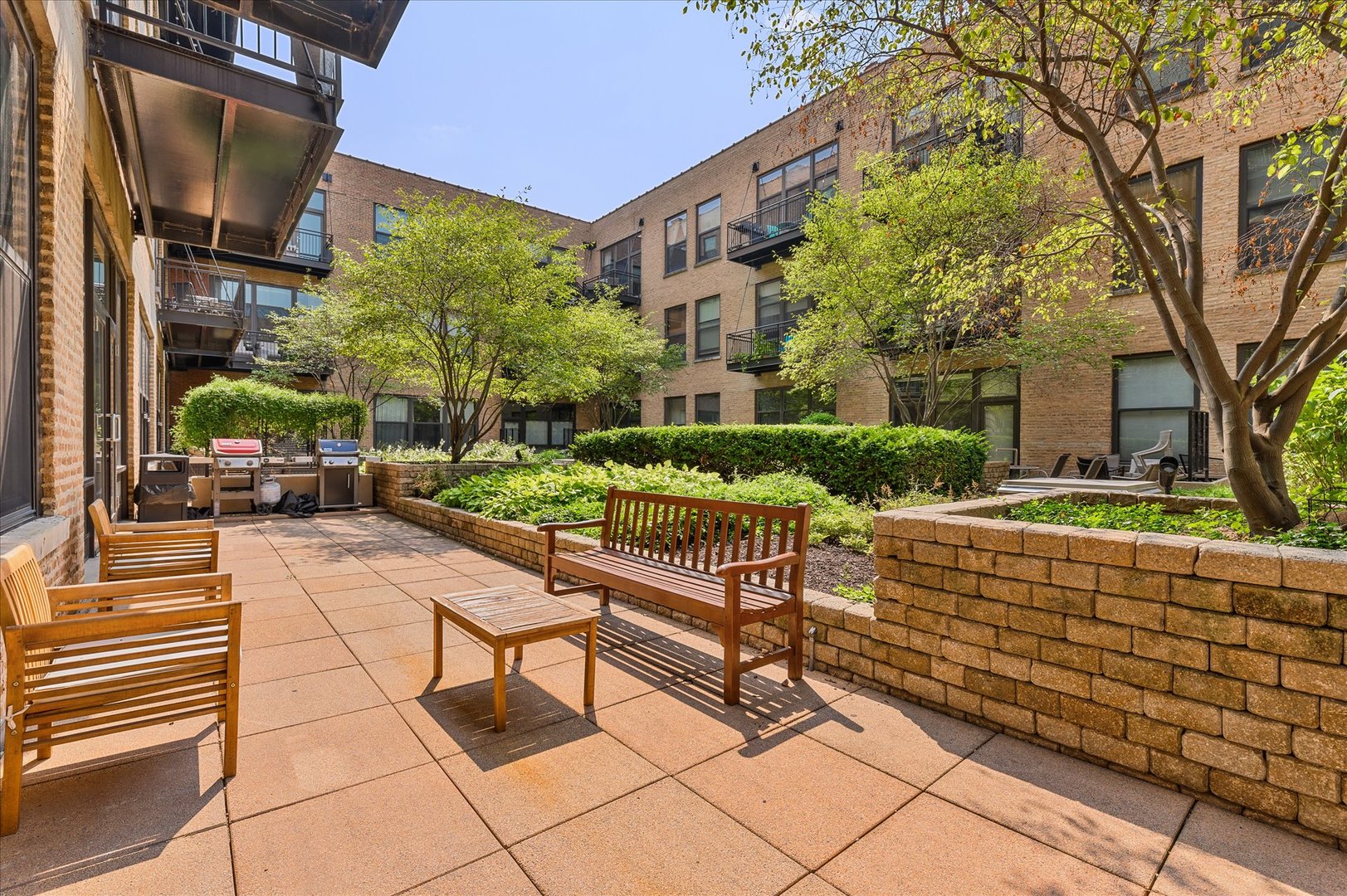 1040 West Adams Street, Unit 336 Chicago, IL 60607 - Photo 22 of 23 a view of outdoor space with seating area