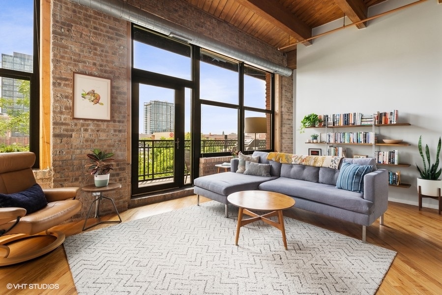 1040 West Adams Street, Unit 336 Chicago, IL 60607 - Photo 4 of 23 a living room with furniture and a large window