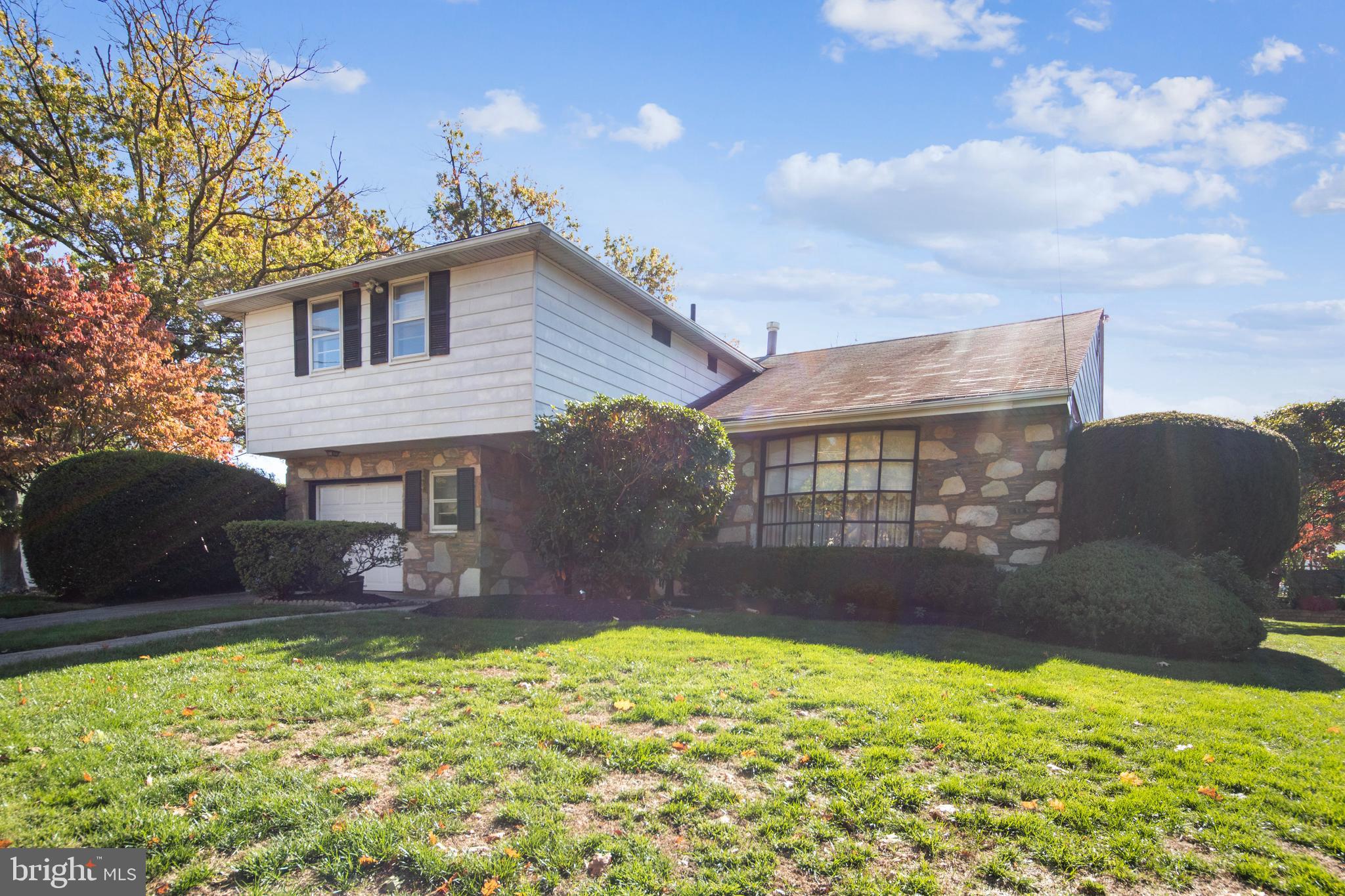 9667 Pine Road Philadelphia, PA 19115 - Photo 2 of 30 a front view of a house with garden