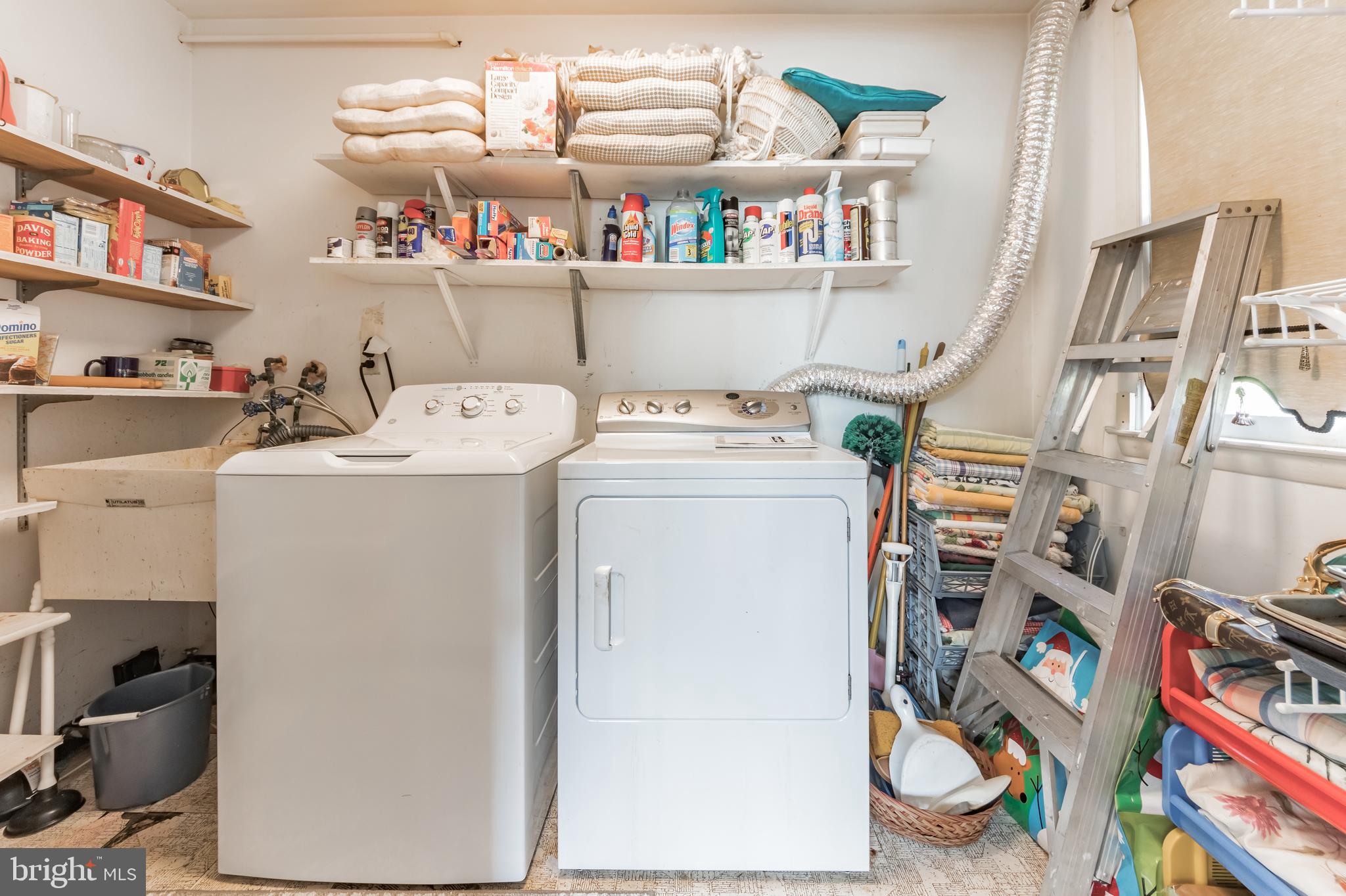 9667 Pine Road Philadelphia, PA 19115 - Photo 8 of 30 a utility room with dryer and washer