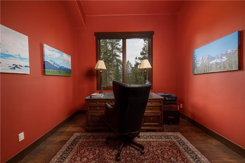 29 Rounds Road Breckenridge, CO 80424 - Photo 16 of 35 a room with painting on the wall and a potted plant