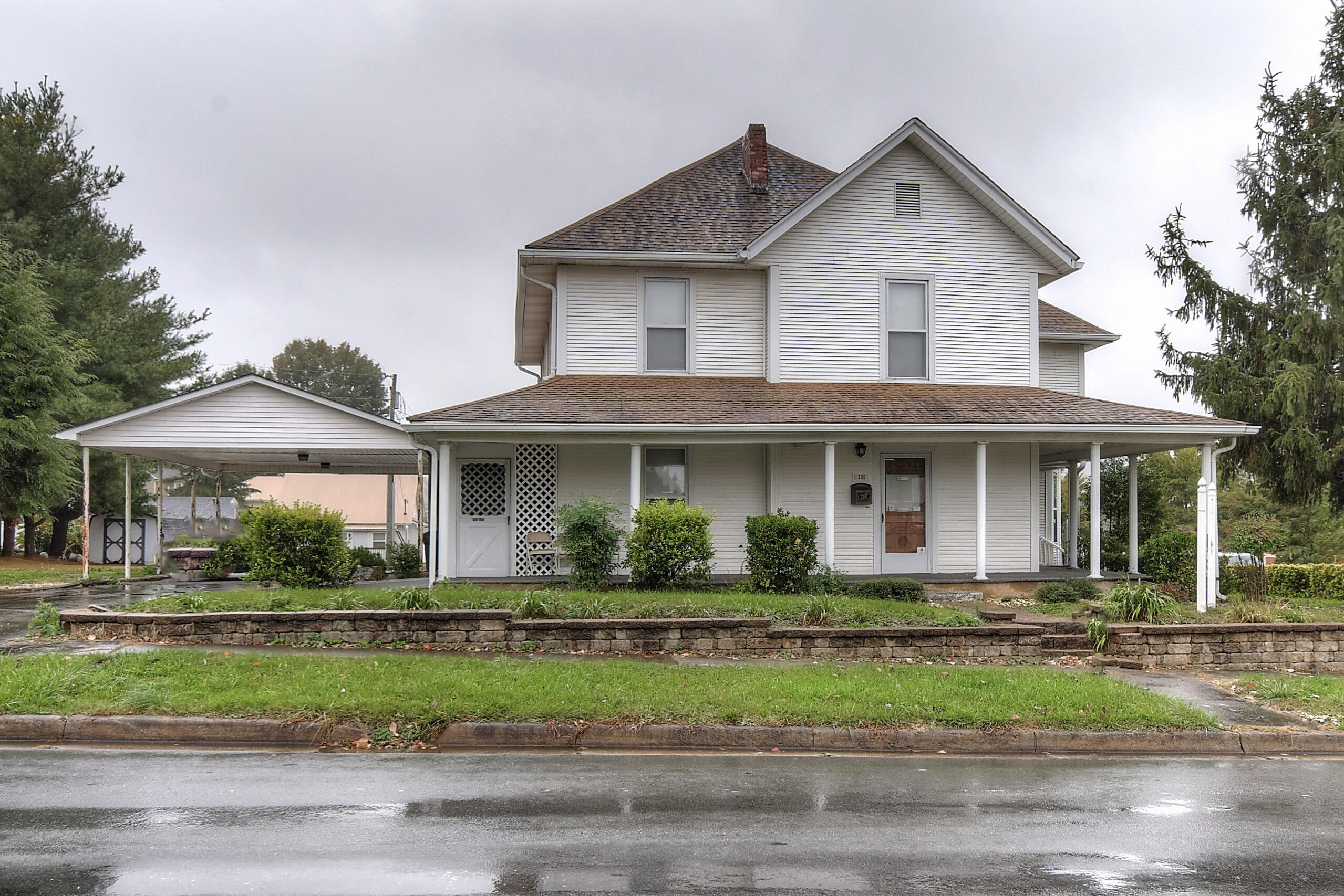 206 2nd Street Erwin, TN 37650 - Photo 1 of 48 1