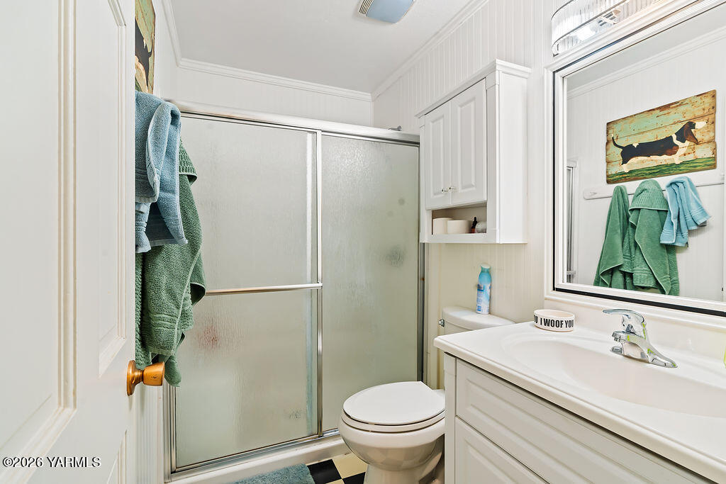 32 Crest Circle Yakima, WA 98908 - Photo 17 of 24 a bathroom with a sink toilet and shower