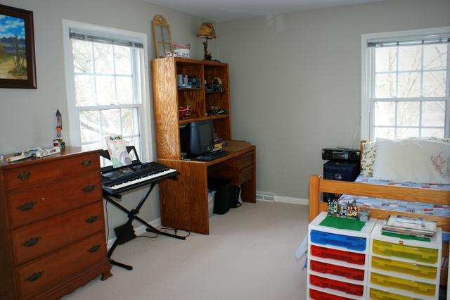 5N565 Billy Burns Road Wayne, IL 60184 - Photo 18 of 25 a room with toys and window