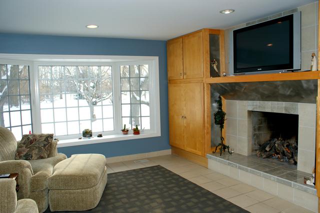 5N565 Billy Burns Road Wayne, IL 60184 - Photo 3 of 25 a living room with furniture and a flat screen tv
