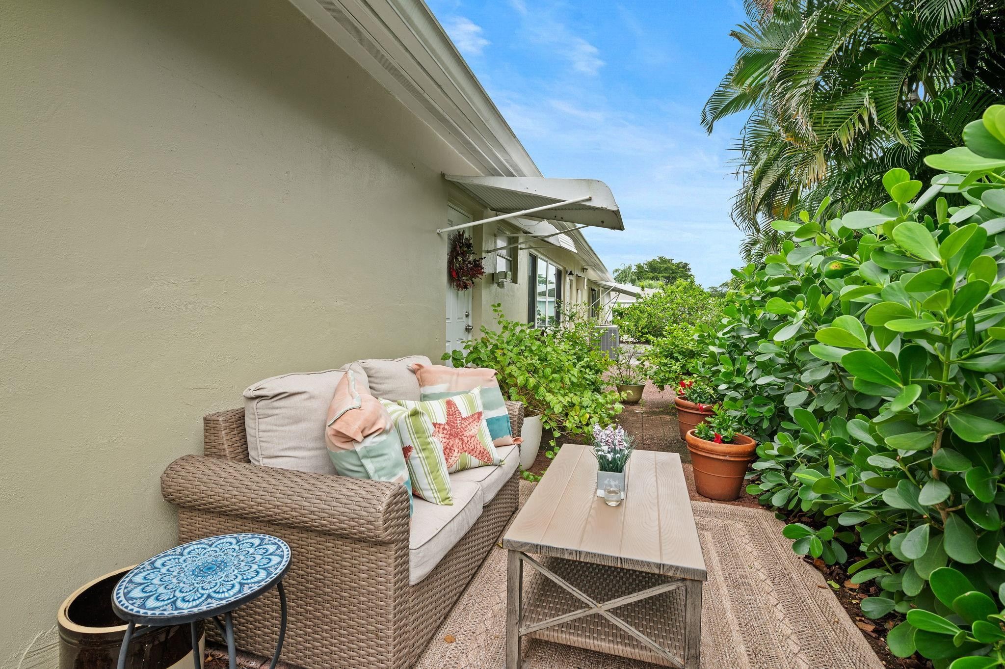 152 High Point Boulevard, Unit D Delray Beach, FL 33445 - Photo 27 of 34 a view of a balcony with furniture