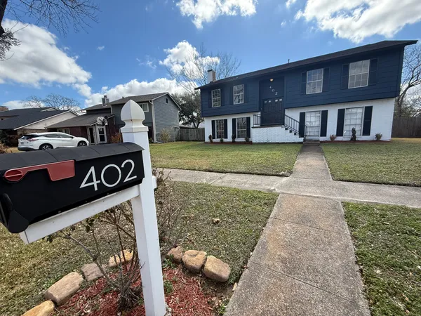 $289,000 | 402 Tresvant Drive, Houston, TX 77598